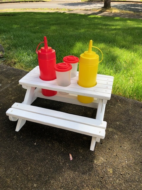 (image for) Mini condiment picnic table